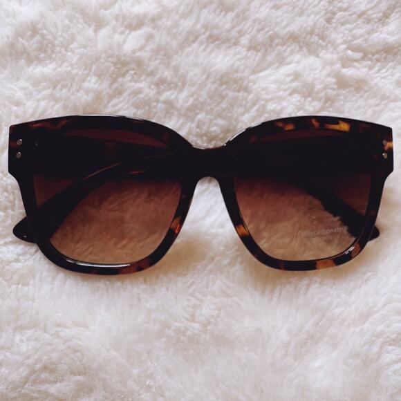 Jack Light Tortoise Brown Square Sunglasses - Picture 2 of 12